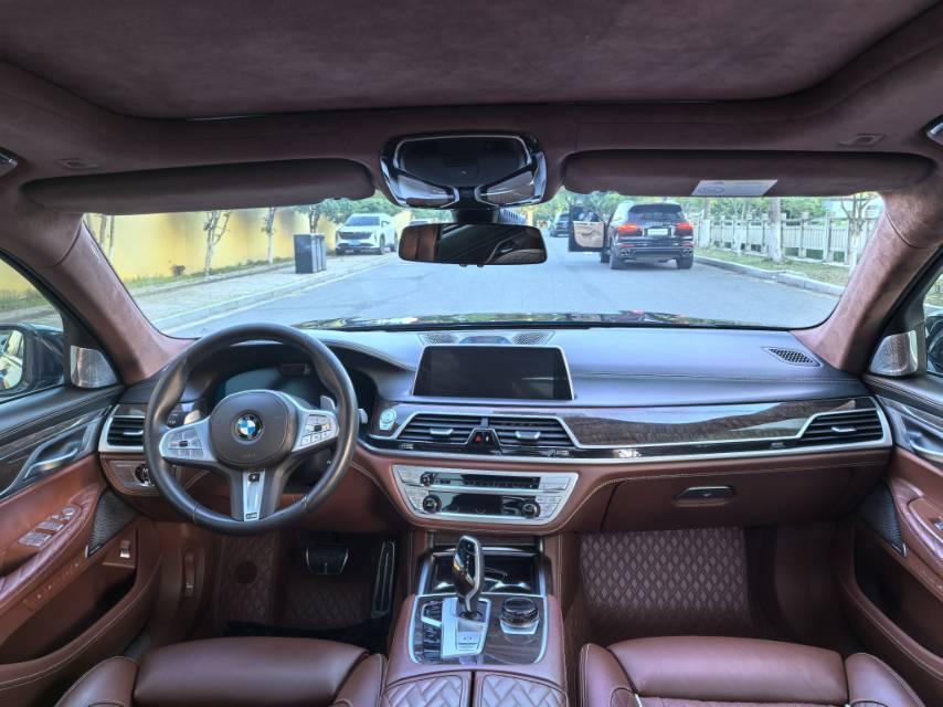 BMW 7 Series 2019 740Li xDrive Executive Luxury Suit 5