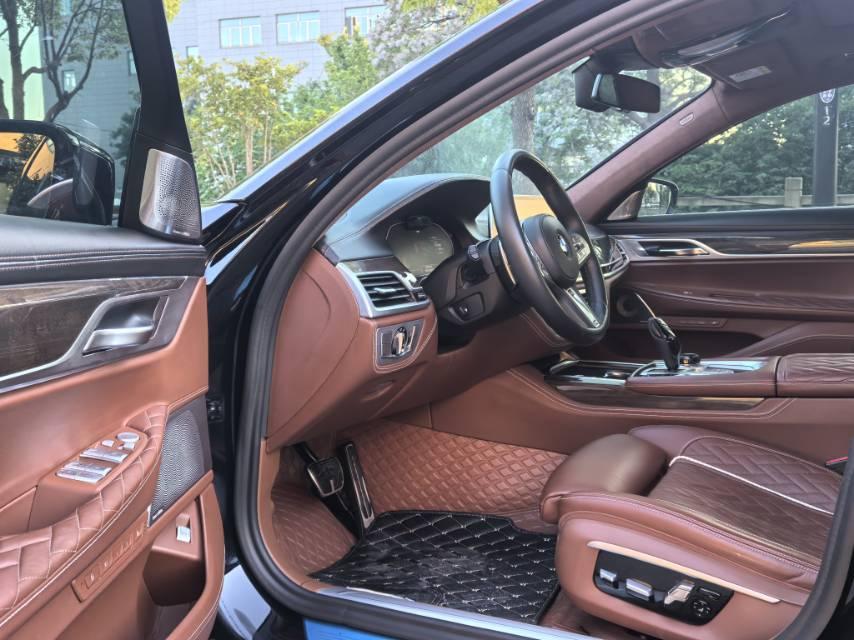 BMW 7 Series 2019 740Li xDrive Executive Luxury Suit 7