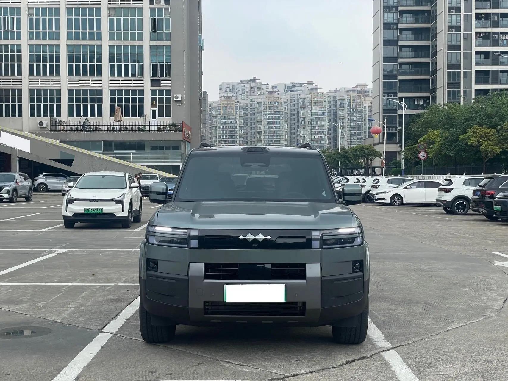 FangChengBao 2025 titanium 7 1.5T stepless 190KM four-wheel drive Ultra version of automatic gear 2