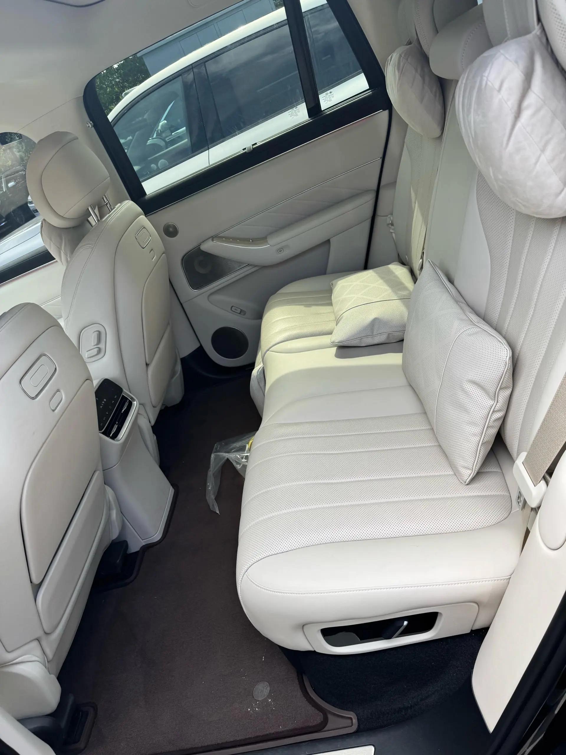 AITO M8 2025 extended range Max version 53.4kWh 5-seat version 4