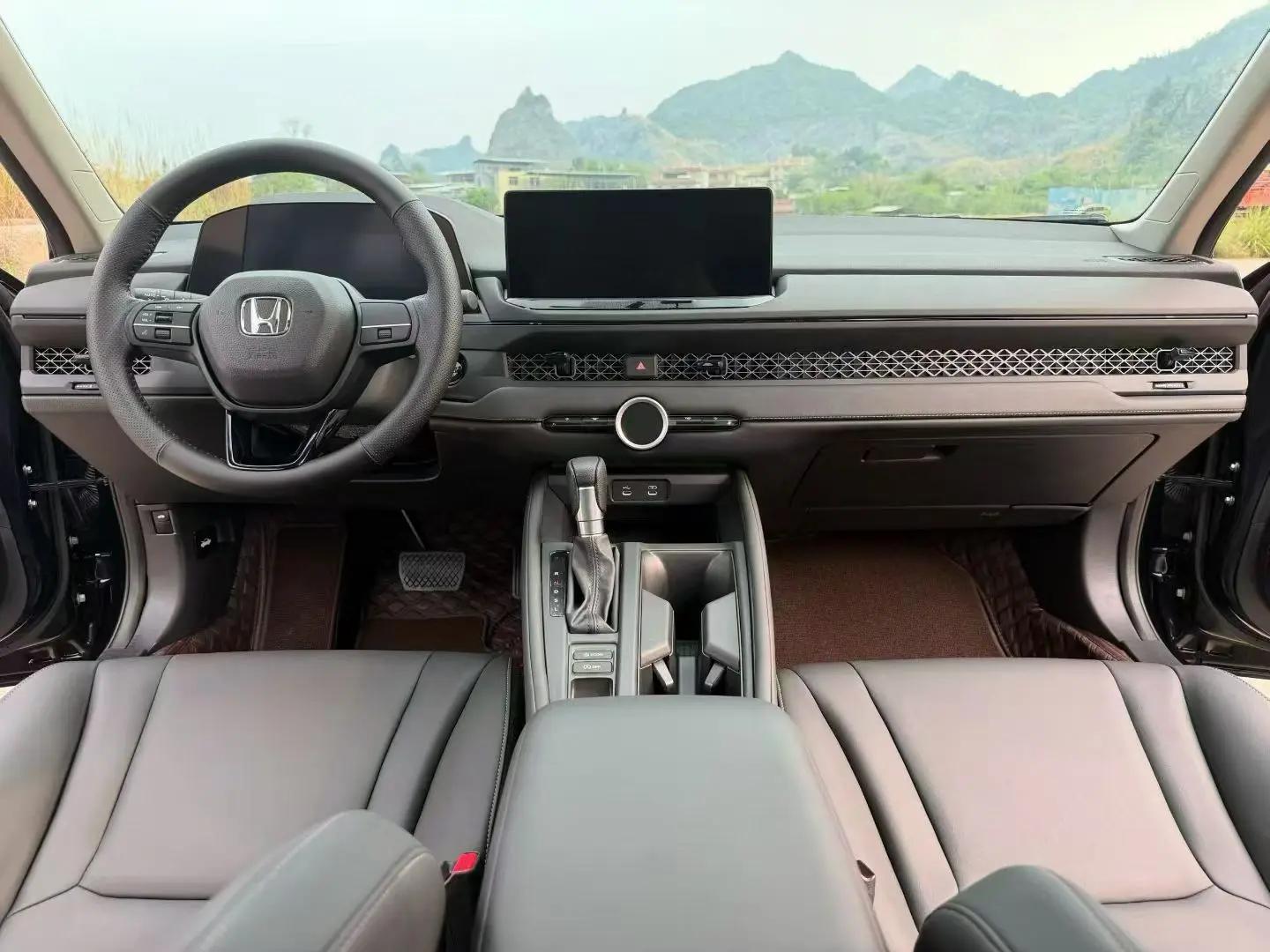Honda 2025 11th Generation Accord 1.5T Stepless 260TURBO Sports Series Deluxe Automatic Gear 3