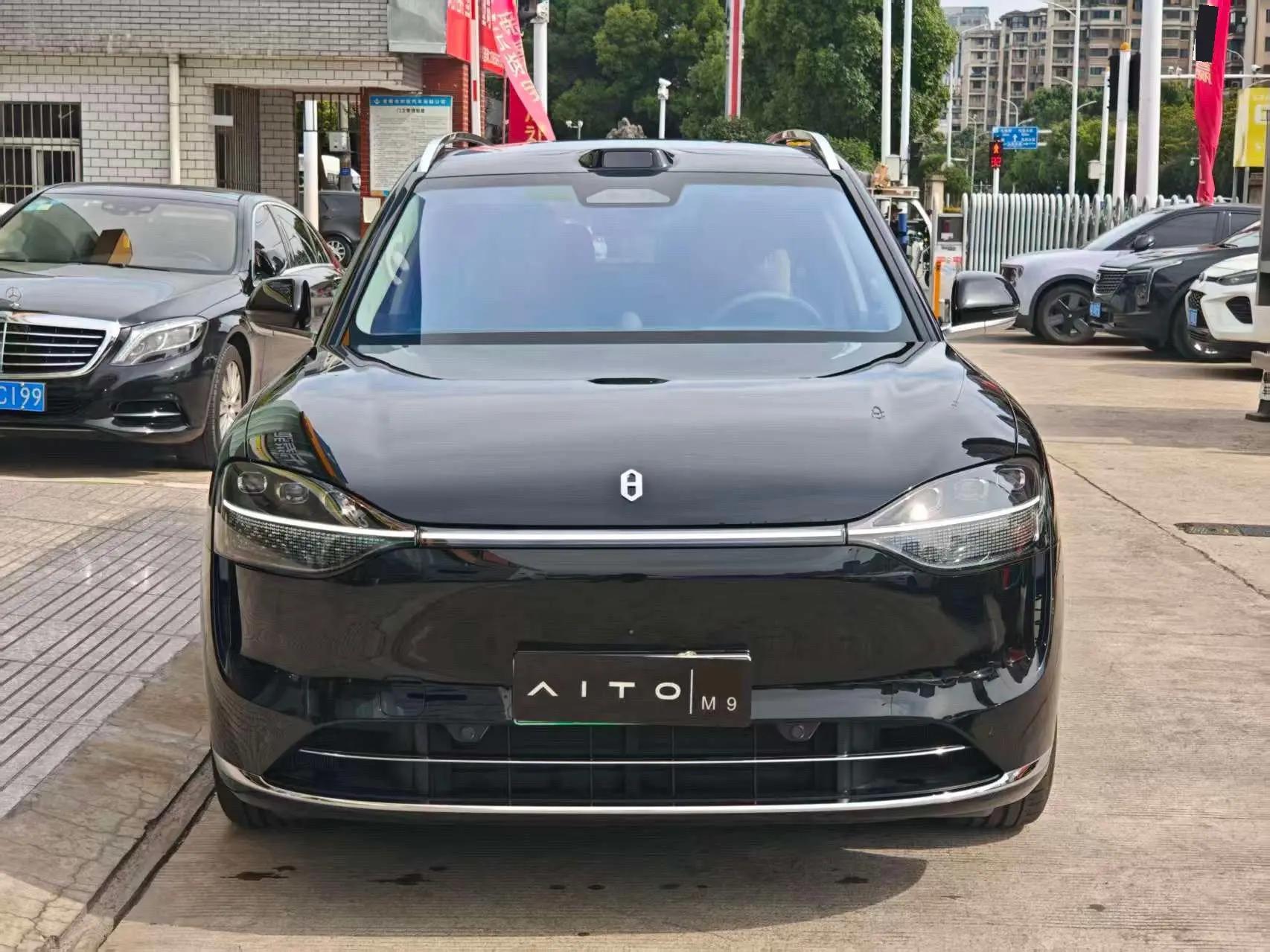 AITO 2025 Model AITO M9 Range-Extended Ultra Version 52kWh 6-Seater Automatic 2