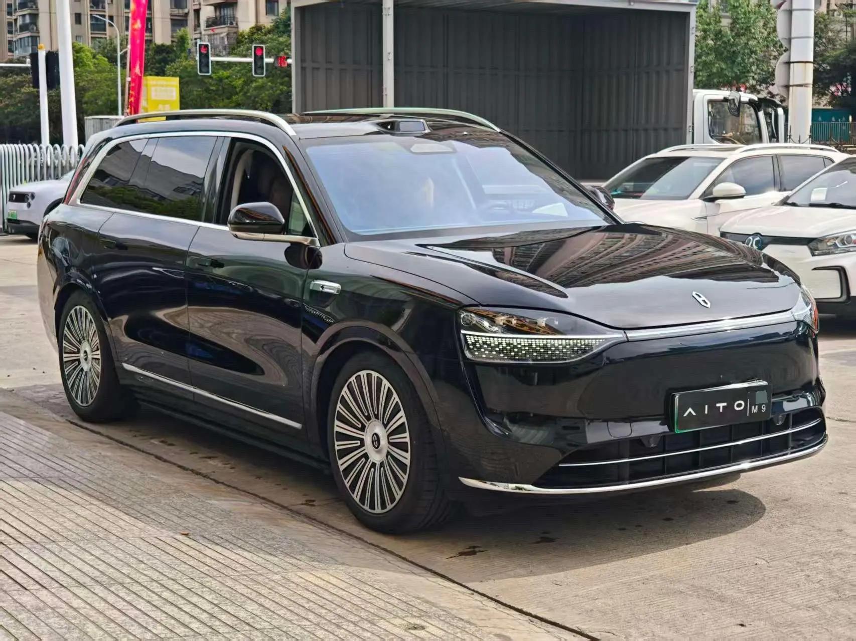 AITO 2025 Model AITO M9 Range-Extended Ultra Version 52kWh 6-Seater Automatic 3
