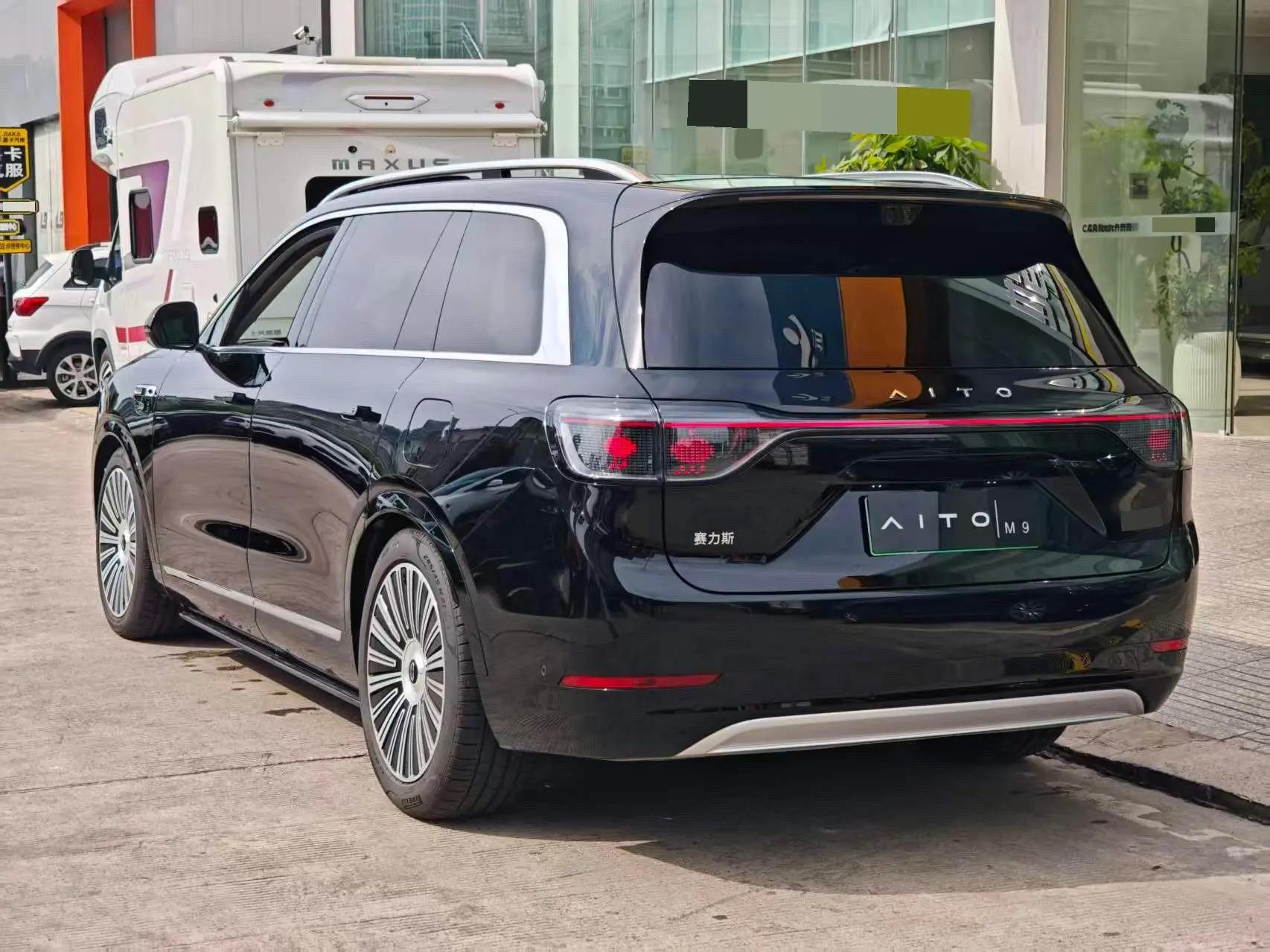 AITO 2025 Model AITO M9 Range-Extended Ultra Version 52kWh 6-Seater Automatic 4