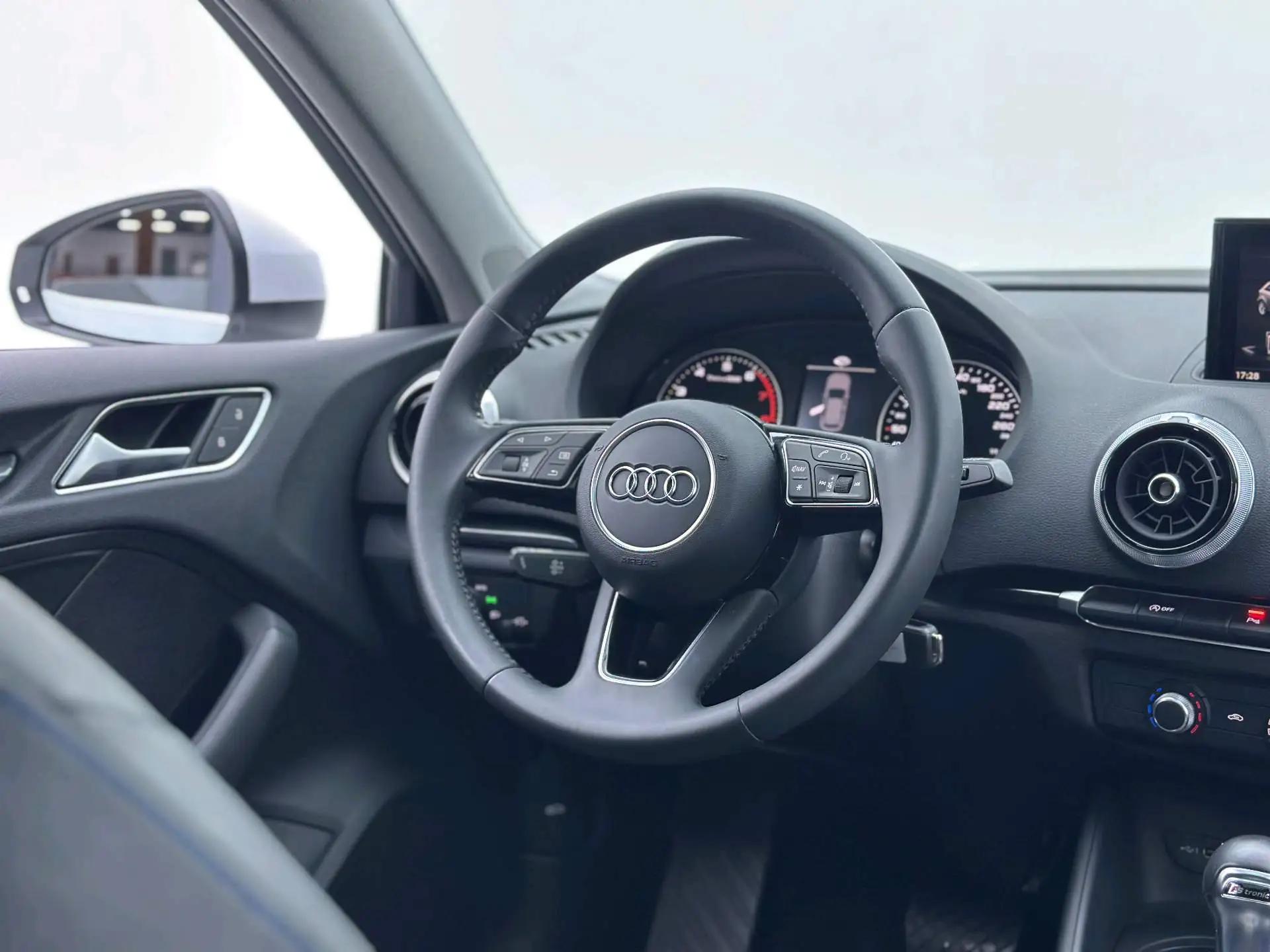 Audi A3 2020 Sportback 35 TFSI Fashion Country V 10