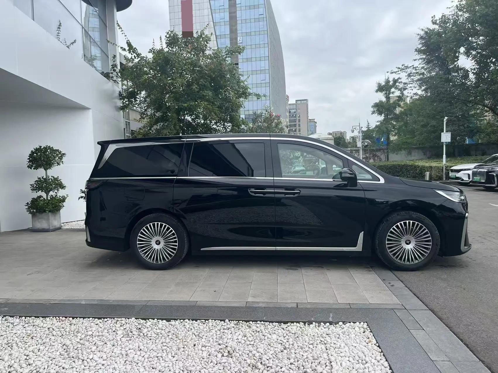 Voyah 2025 dreamers PHEV 1.5T four-wheel drive distinguished dry Kun version automatic gear 4