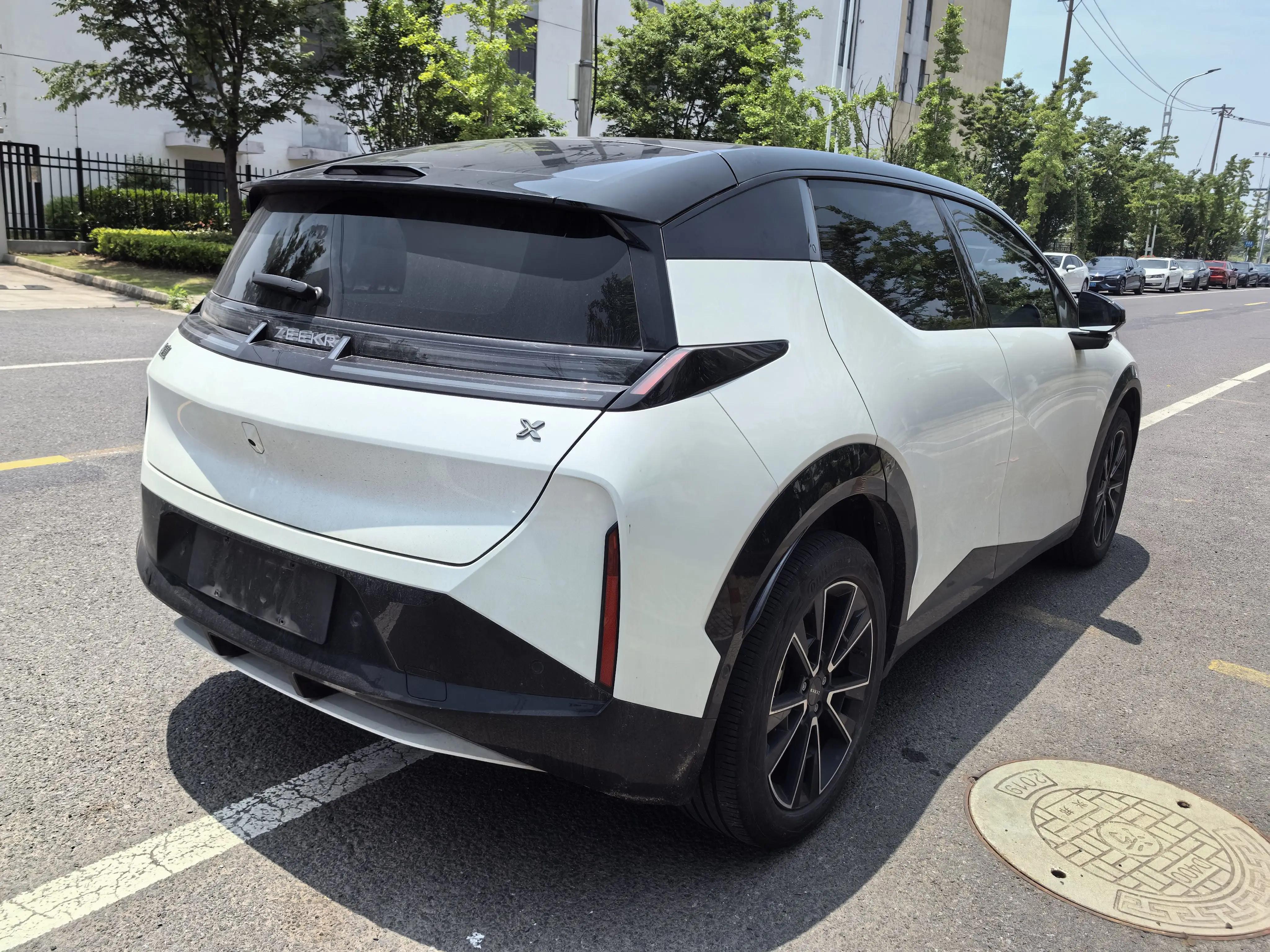 Zeekr X 2023 rear drive ME version 5 seats 4