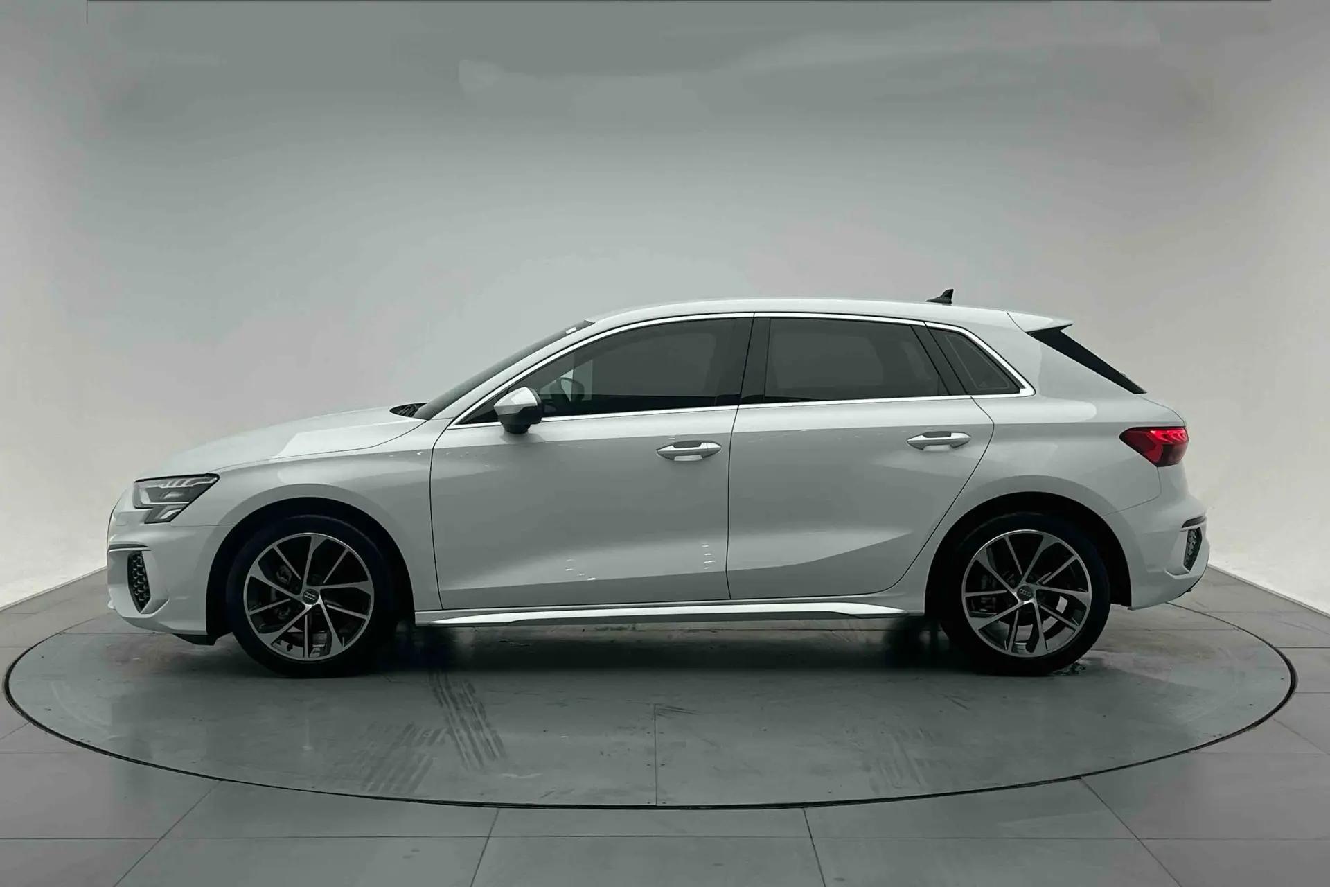 Audi A3 2021 Sportback 35 TFSI Aggressive Sport 3