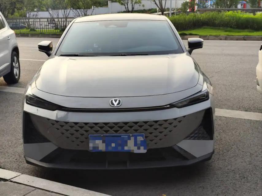 ChangAn 2024 UNI-V 1.5T Prestige Automatic 2
