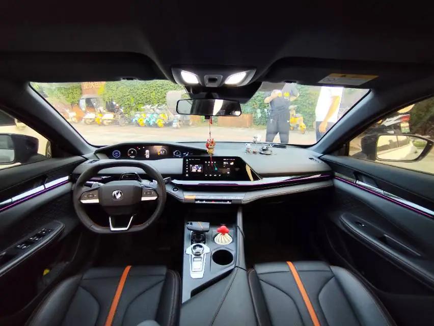 ChangAn 2024 UNI-V 1.5T Prestige Automatic 8