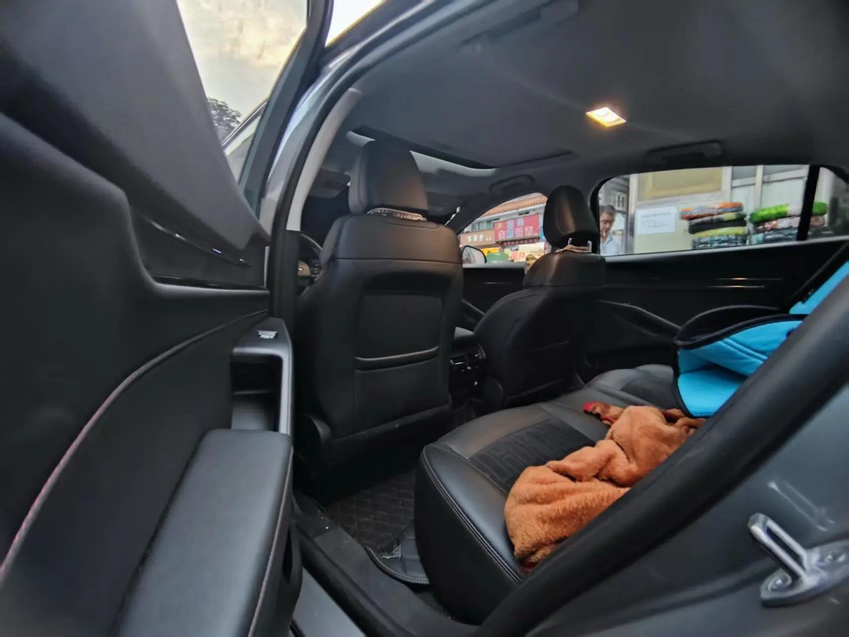 Ford 2023 Mondeo 2.0T EcoBoost 245 luxury automatic gear 3