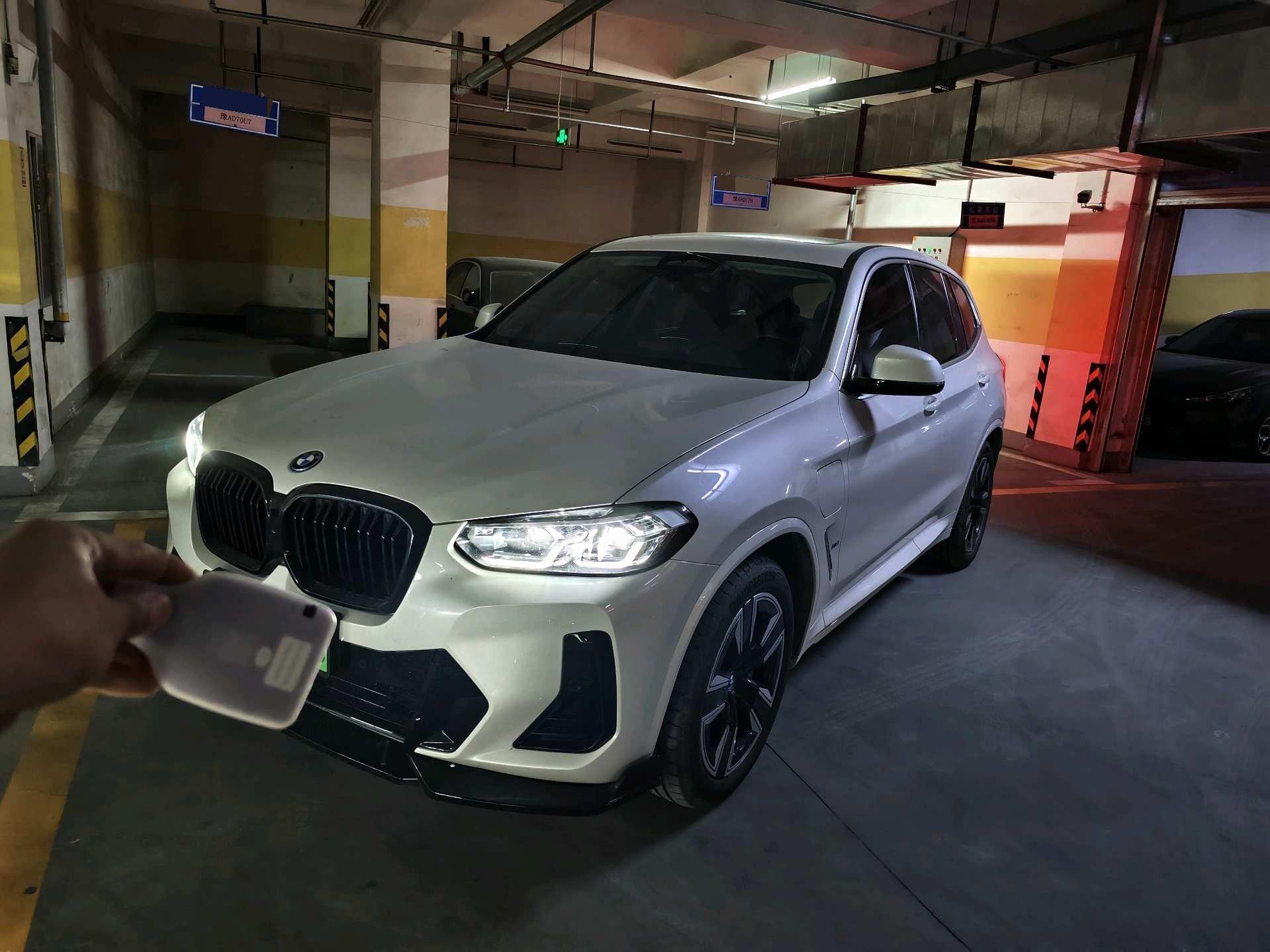 BMW iX3 2022 Leading Type