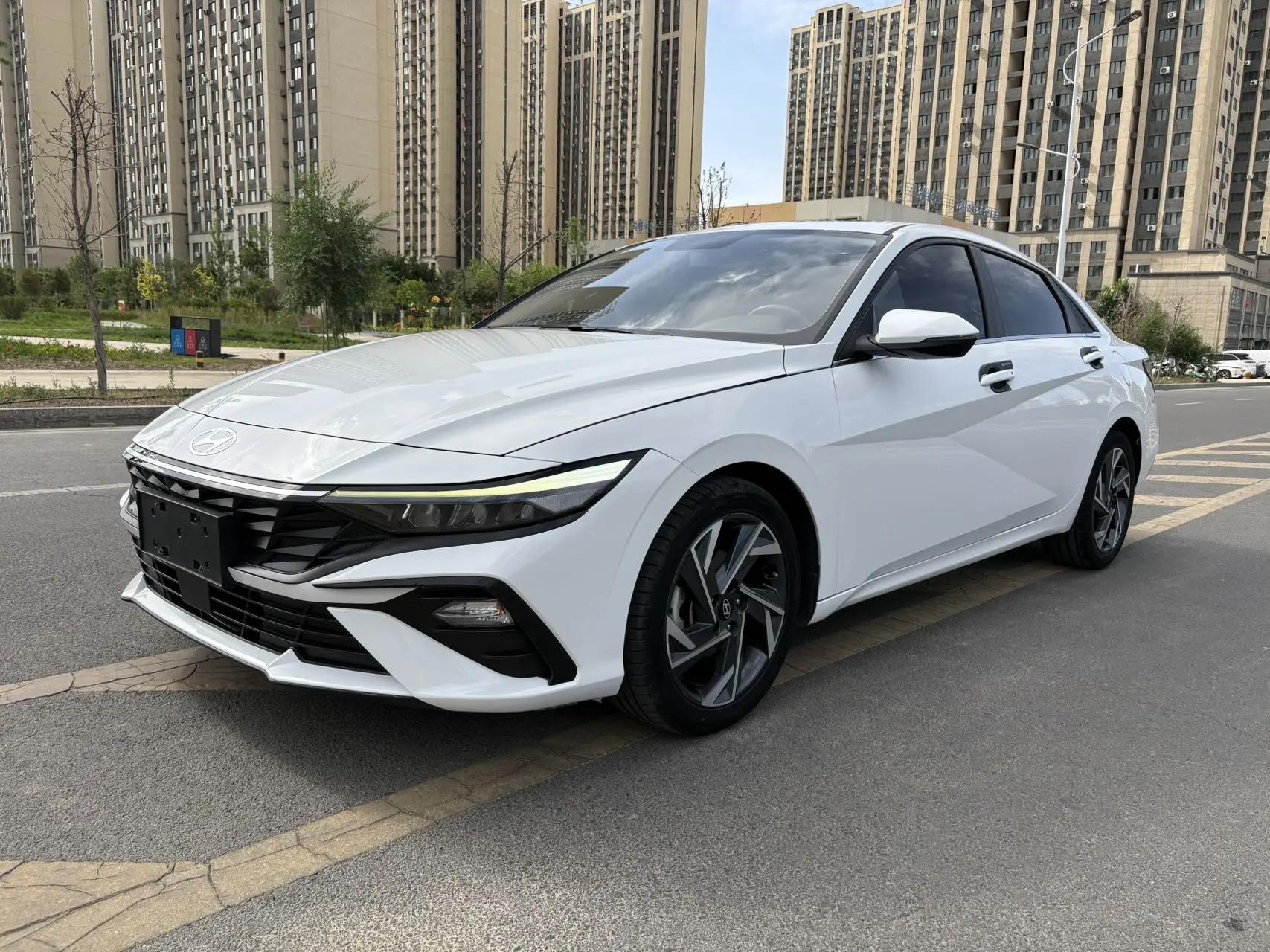 Elantra 2023 1.5L CVT GLS Leading Edition