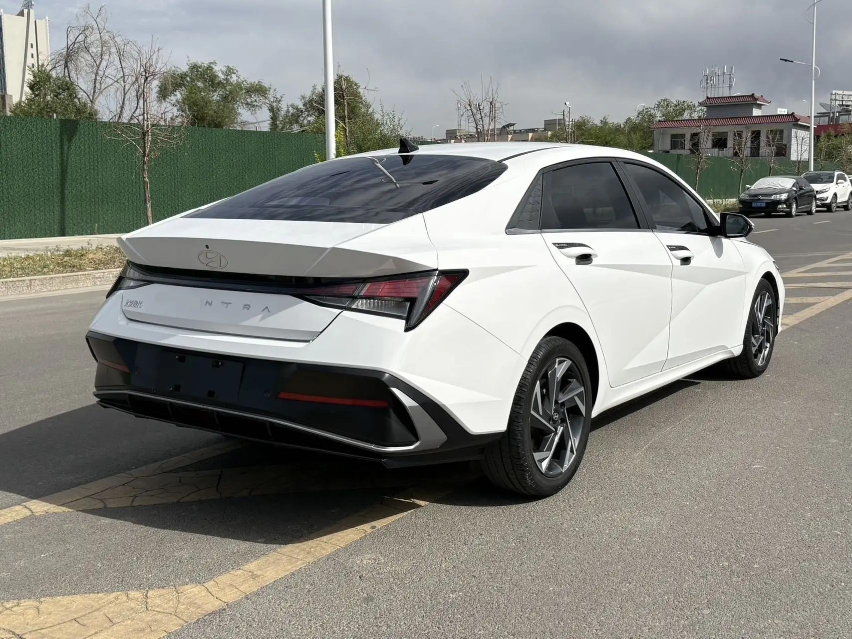 Elantra 2023 1.5L CVT GLS Leading Edition 4