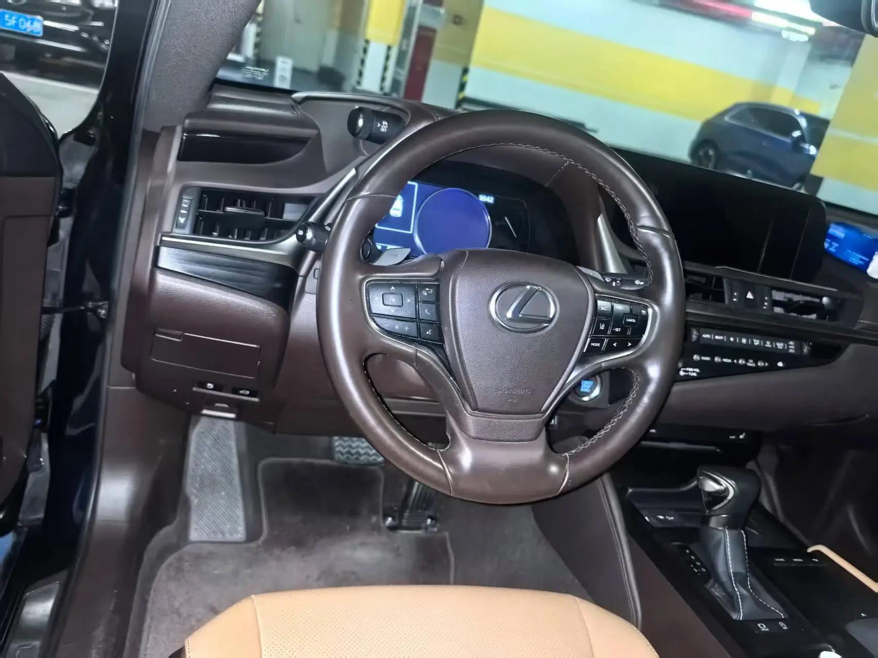Lexus ES 2020 260 Excellence Edition 4