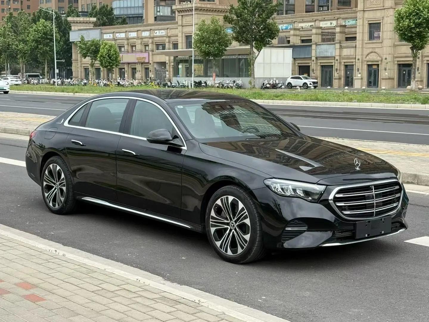 Mercedes Benz E-Class New Energy 2024 Model E 350 e L 2.0T Automatic 3