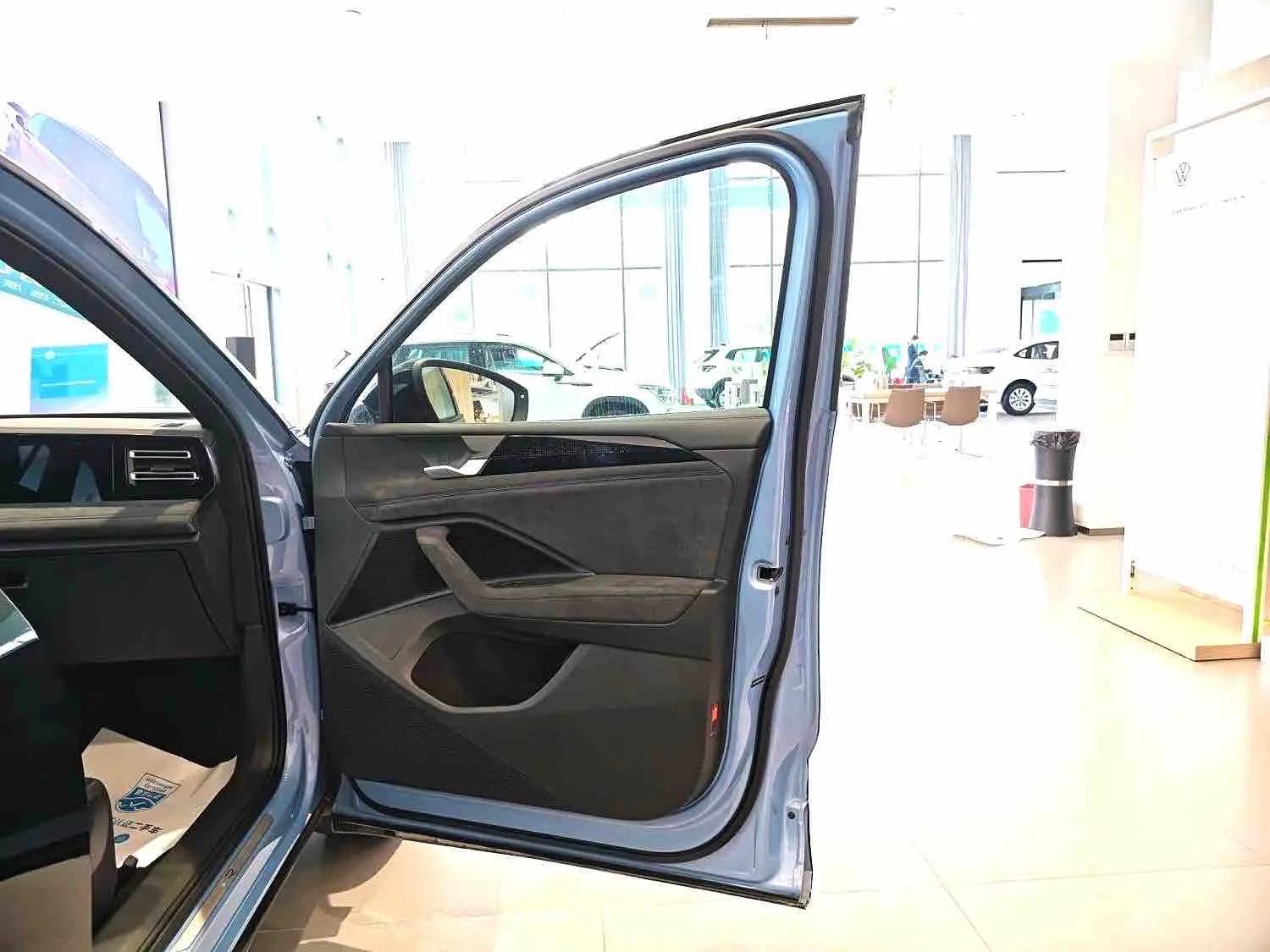 Volkswagen 2024 Tiguan L PRO 2.0TSI 380TSI Four-wheel Drive R-Line Smart Edition Automatic Gear 18