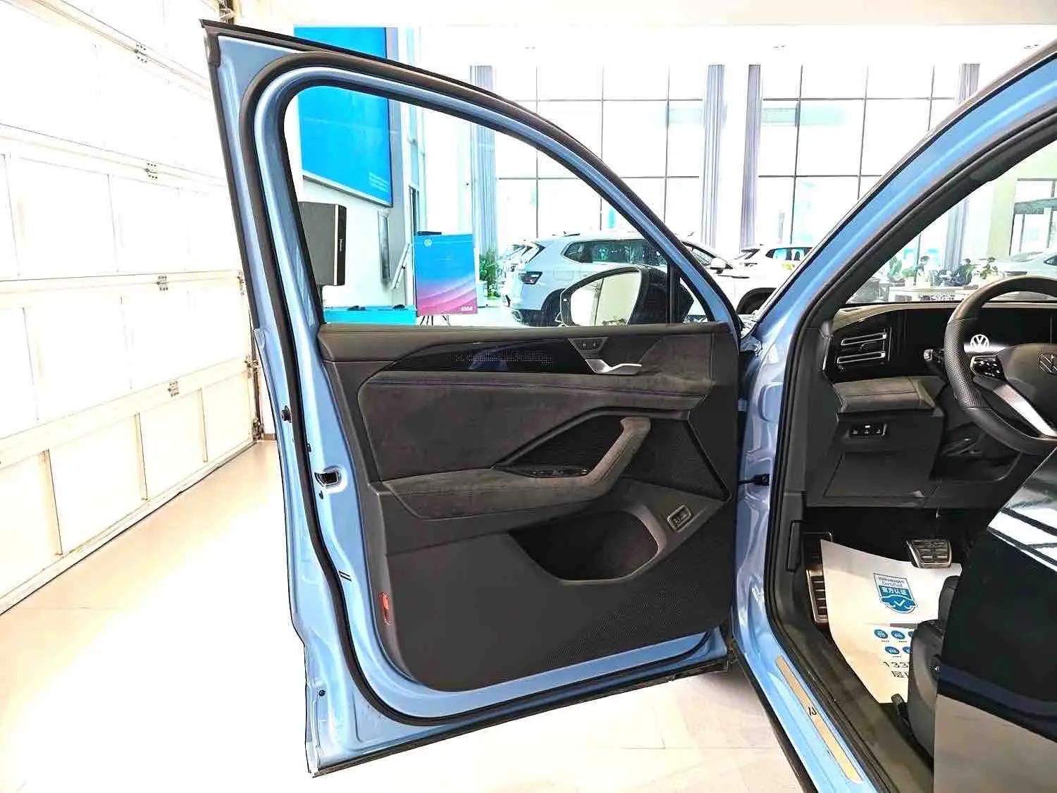 Volkswagen 2024 Tiguan L PRO 2.0TSI 380TSI Four-wheel Drive R-Line Smart Edition Automatic Gear 6