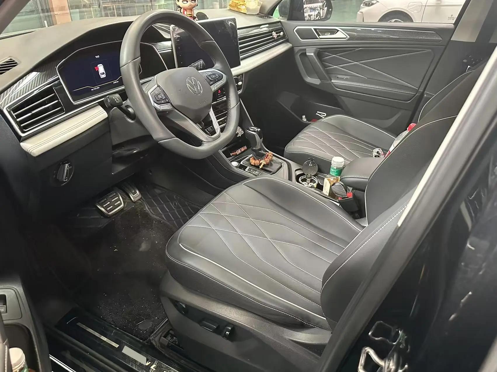 Volkswagen 2024 Tiguan L R-Line 2.0TSI 330TSI Two-Drive R-Line Overdrive Automatic Gear 3