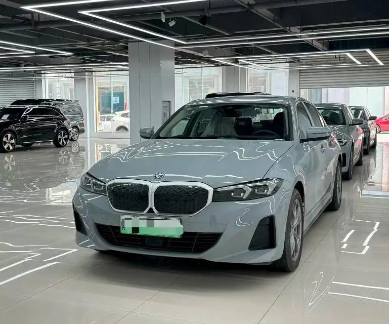 BMW 2025 i3 eDrive 35 L automatic gear