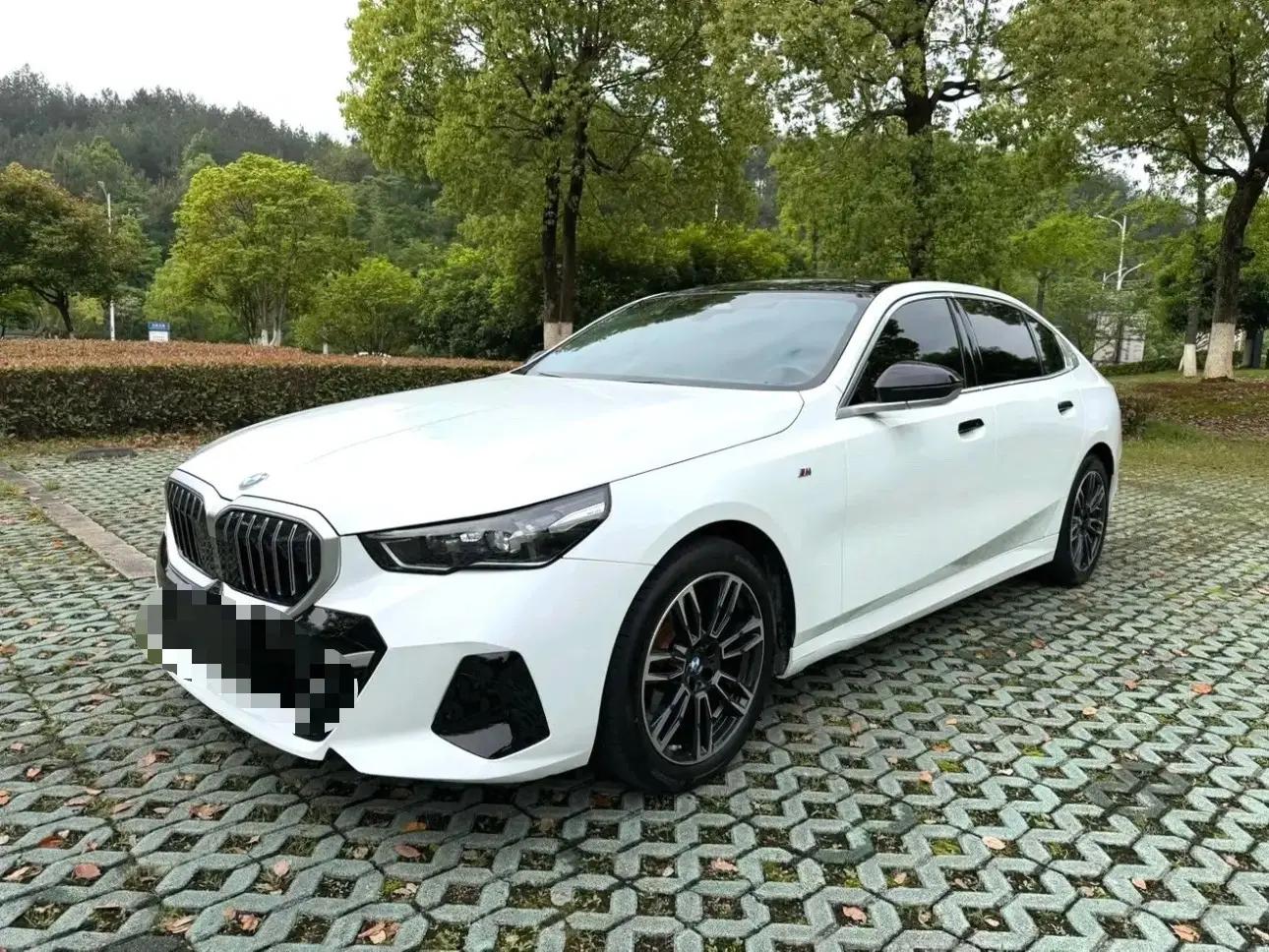 宝马 5系 2025款 525Li 48V 2.0T 豪华套装 自动挡