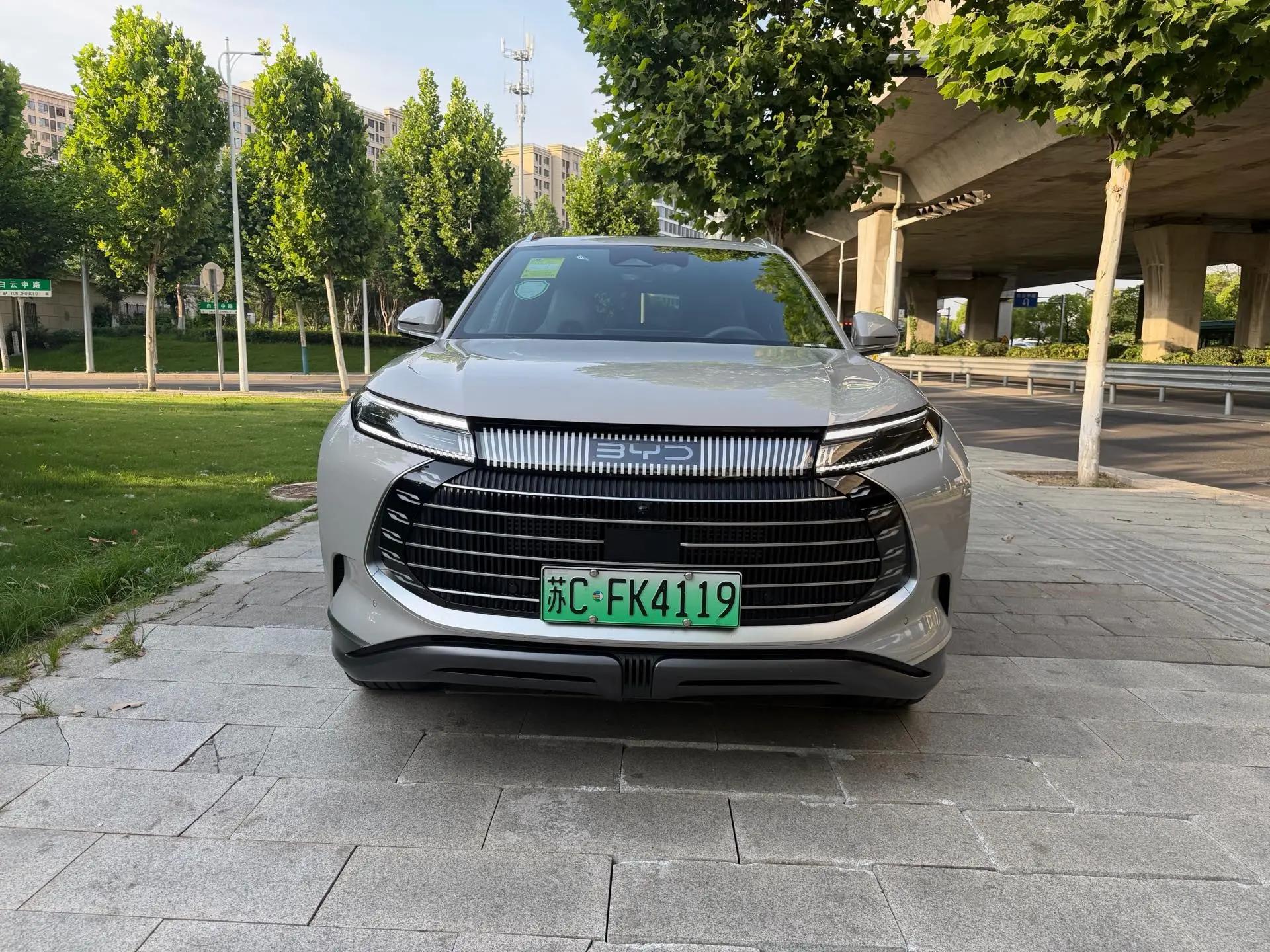 比亚迪 2024款 护卫舰07 DM-i 1.5T 无级 荣耀版 100KM 尊贵型 自动挡 2