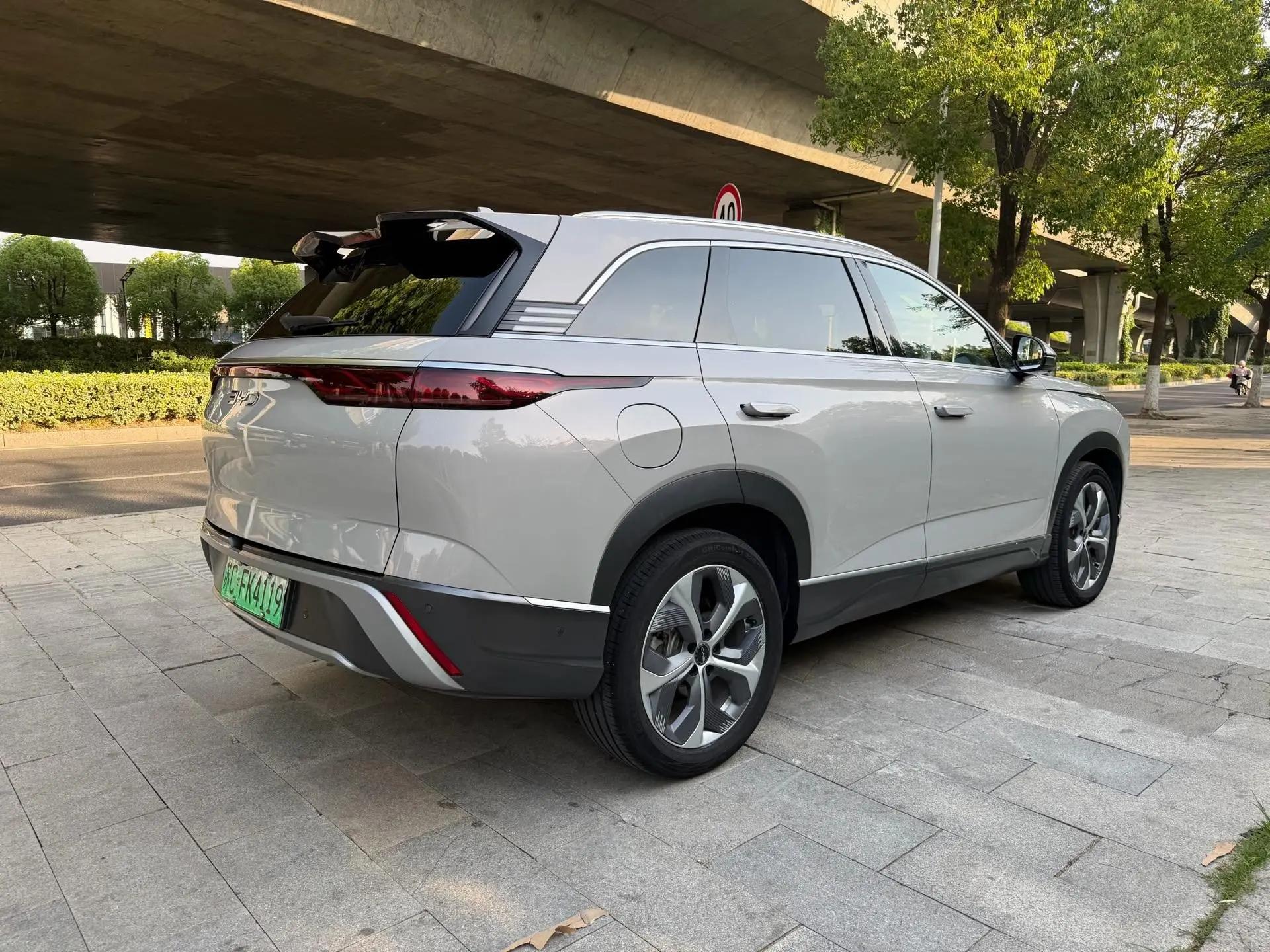 比亚迪 2024款 护卫舰07 DM-i 1.5T 无级 荣耀版 100KM 尊贵型 自动挡 8