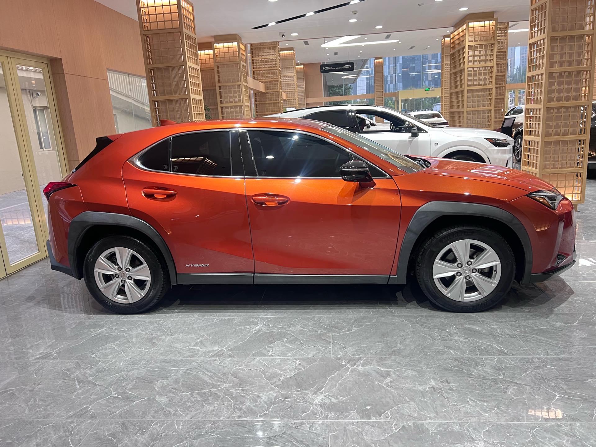 Lexus UX 2020 260h Probe Cool Edition 4
