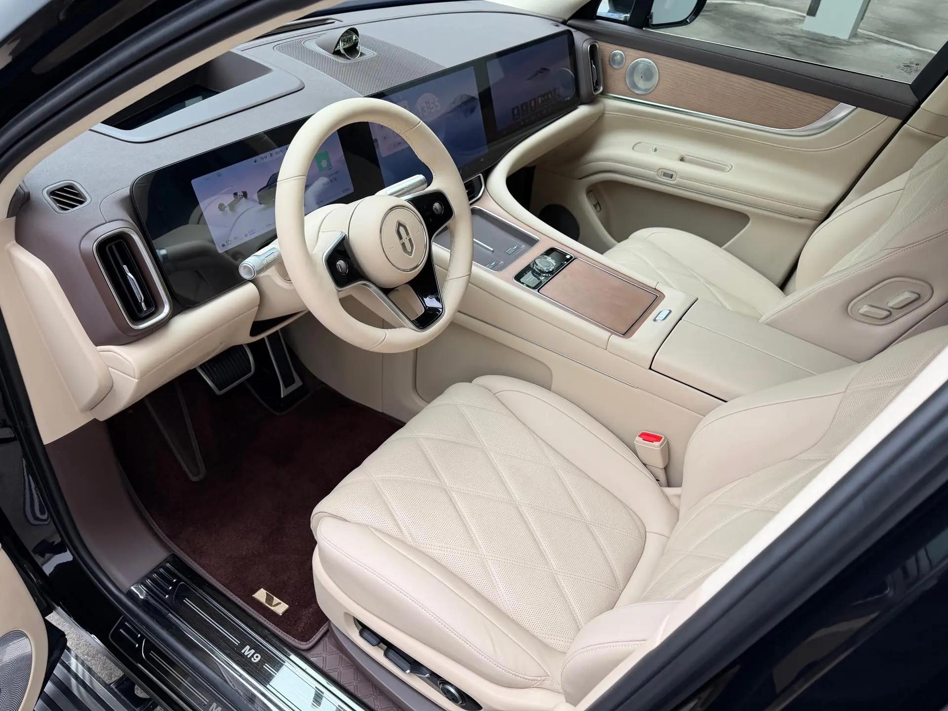 AITO 2025 Model AITO M9 Range-Extended Ultra Version 52kWh 6-Seater Automatic 4