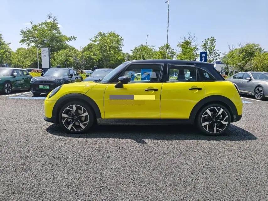 MINI Mini 5-Door (Imported) 2025 Mini Cooper S 2.0T Artist Automatic Gear 7
