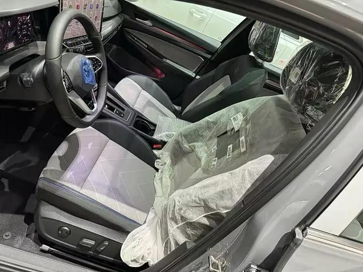 Volkswagen 2025 Golf 8 R-Line 1.5TSI 300TSI Automatic 2