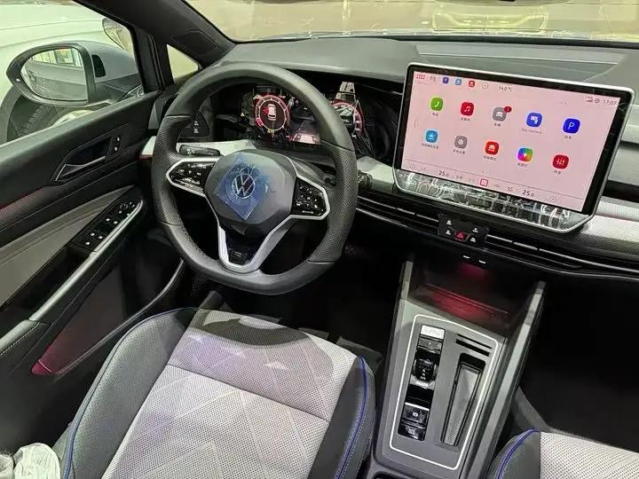 Volkswagen 2025 Golf 8 R-Line 1.5TSI 300TSI Automatic 4
