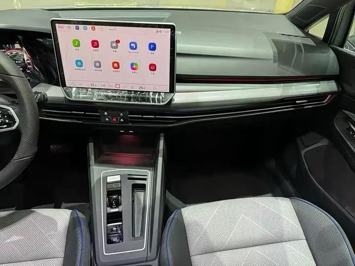 Volkswagen 2025 Golf 8 R-Line 1.5TSI 300TSI Automatic 8