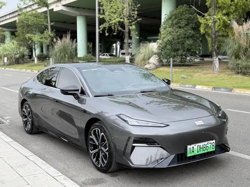 Geely Galaxy 2025 Model E8 700km Long-Range Intelligent Driving Version Automatic 2