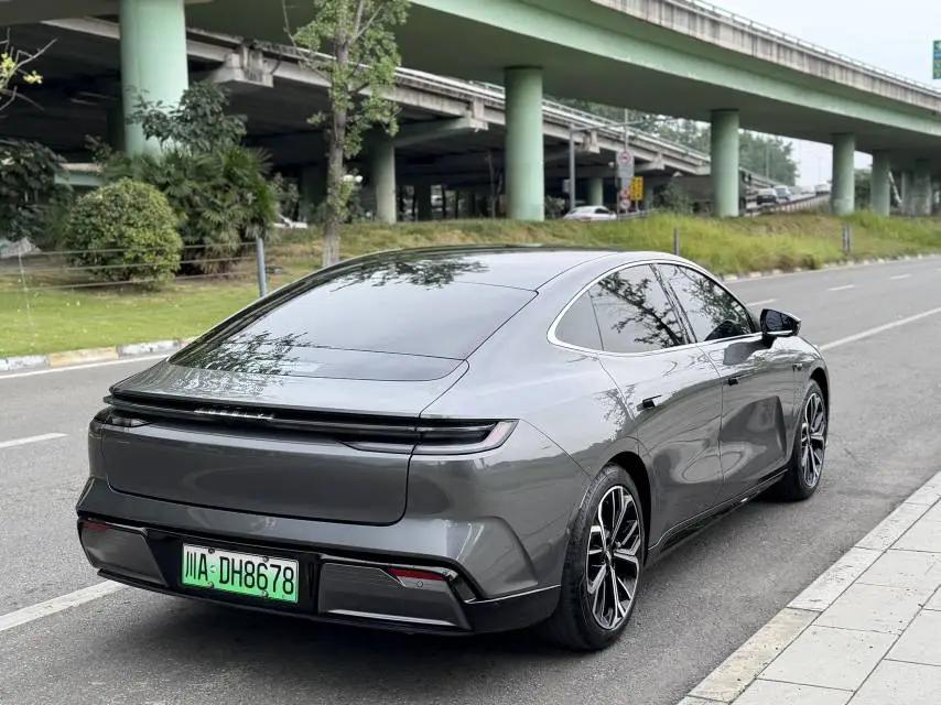 Geely Galaxy 2025 Model E8 700km Long-Range Intelligent Driving Version Automatic 4