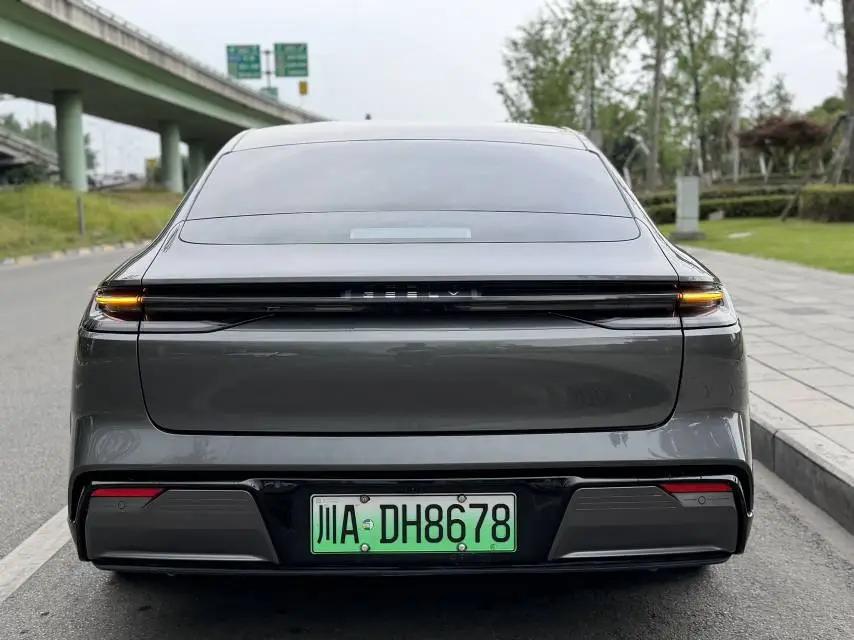 Geely Galaxy 2025 Model E8 700km Long-Range Intelligent Driving Version Automatic 5