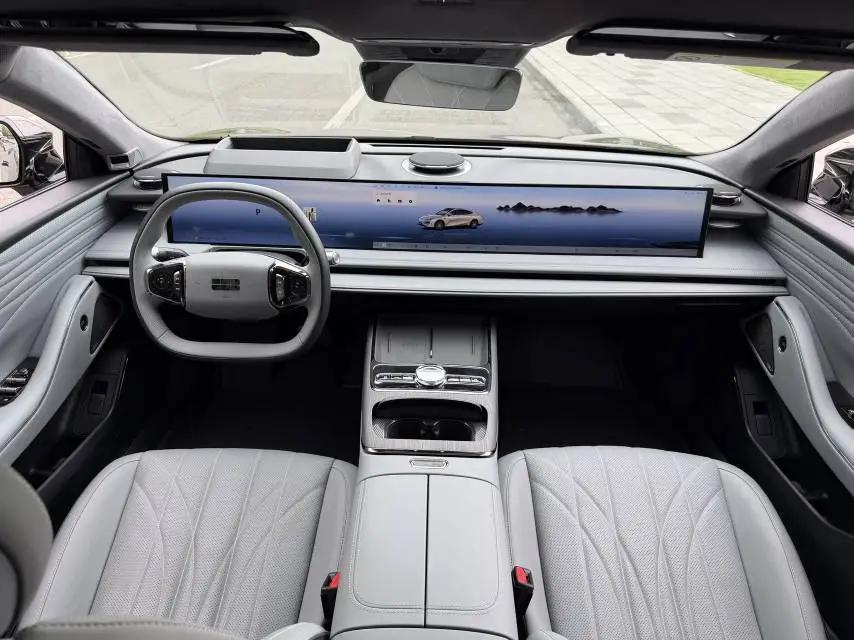 Geely Galaxy 2025 Model E8 700km Long-Range Intelligent Driving Version Automatic 9