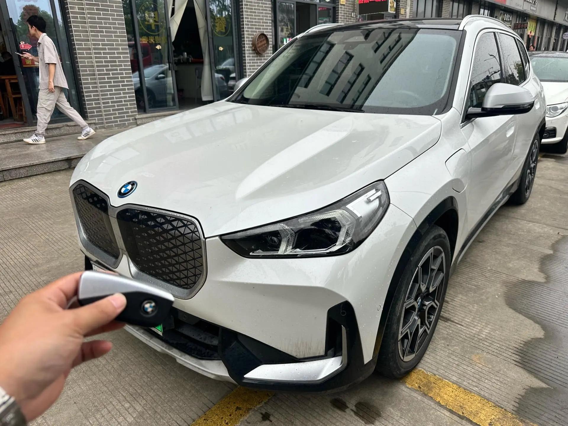 BMW iX1 2023 xDrive30L X Design Set