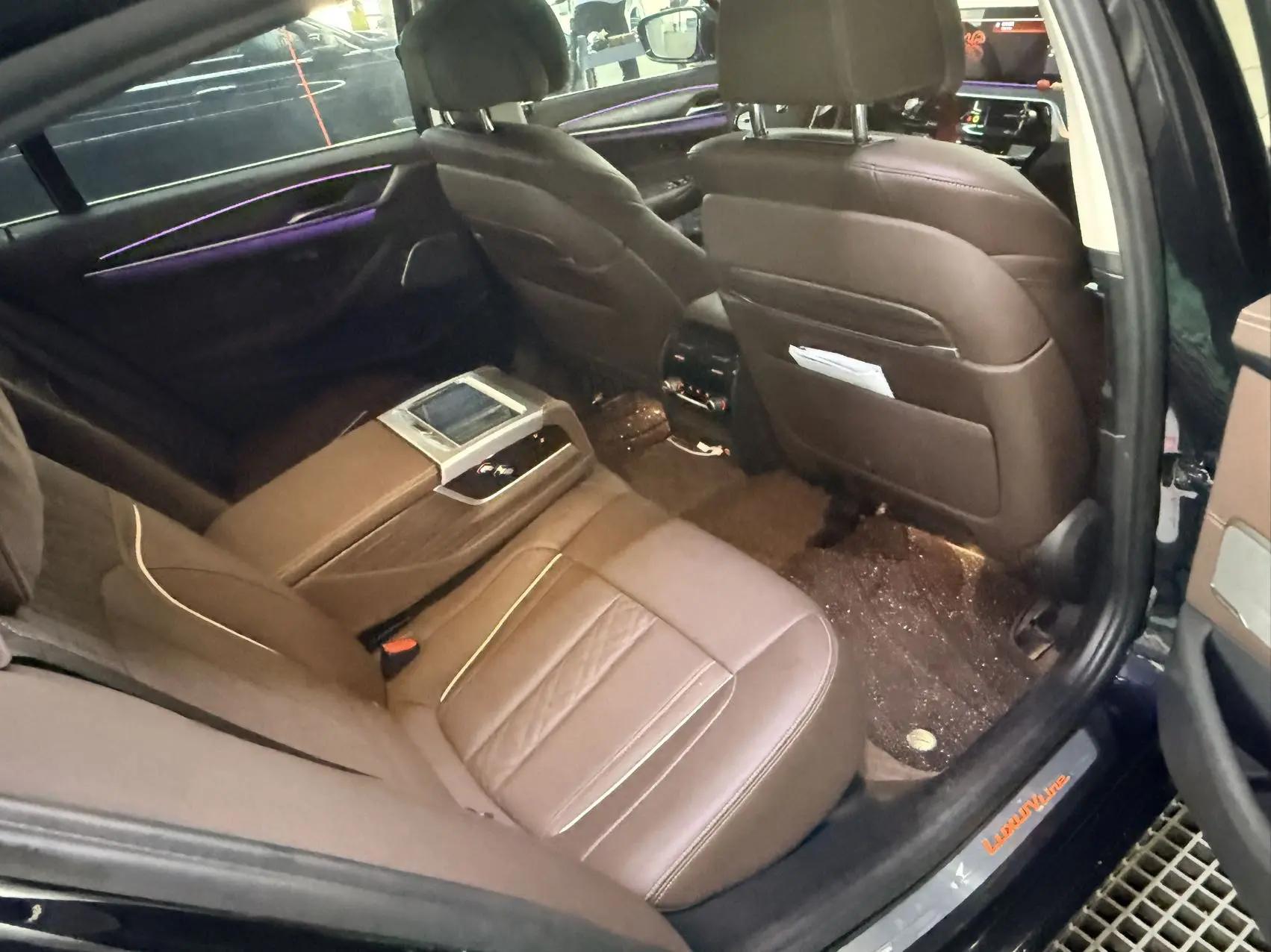 BMW 5 Series 2021 530Li Leading Luxury Suit 4