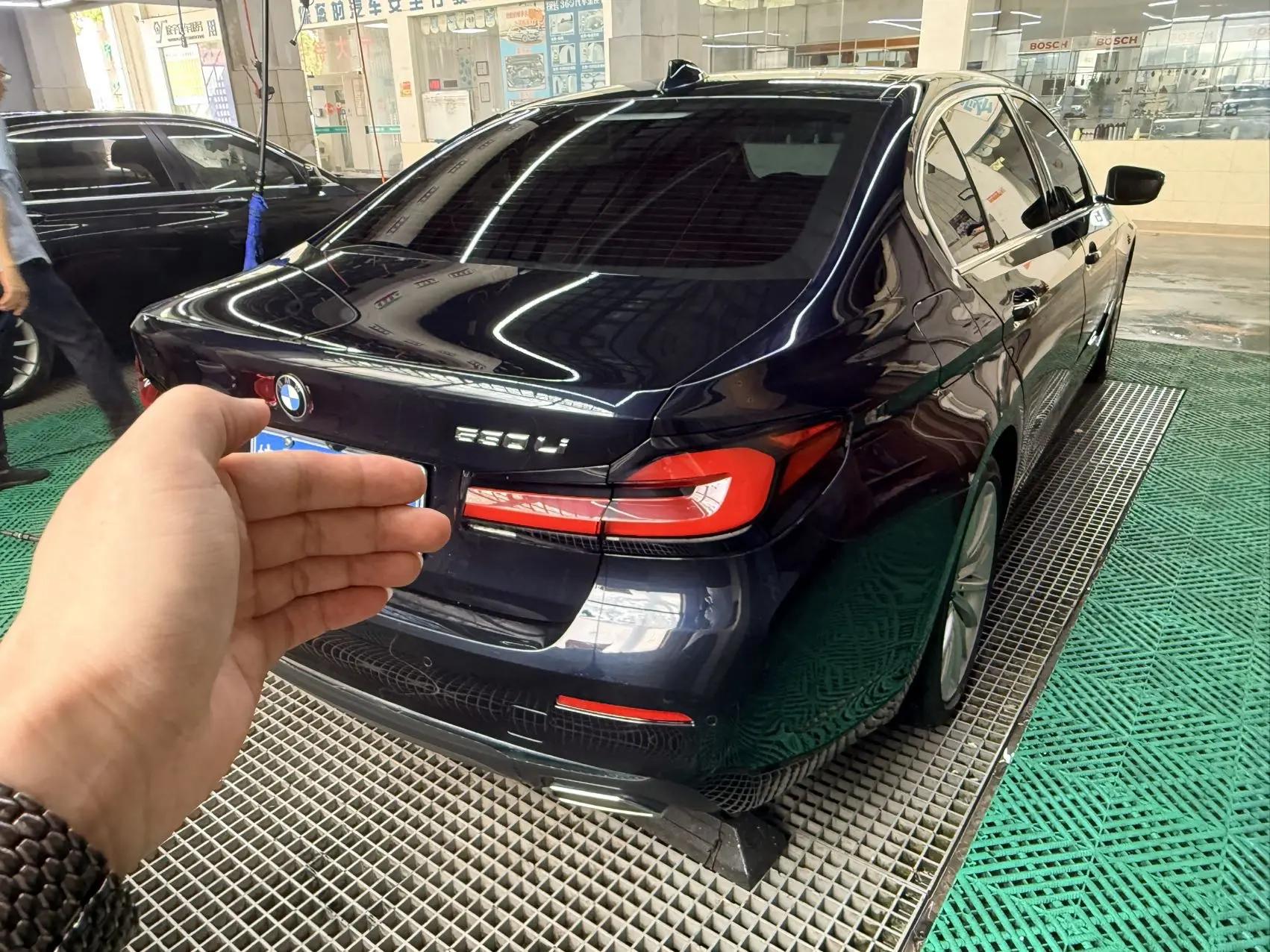 BMW 5 Series 2021 530Li Leading Luxury Suit 5