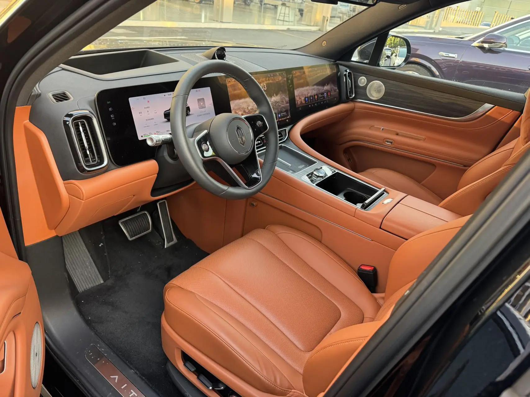 AITO 2025 Model AITO M9 Range-Extended Ultra Version 52kWh 5-Seater Automatic 3