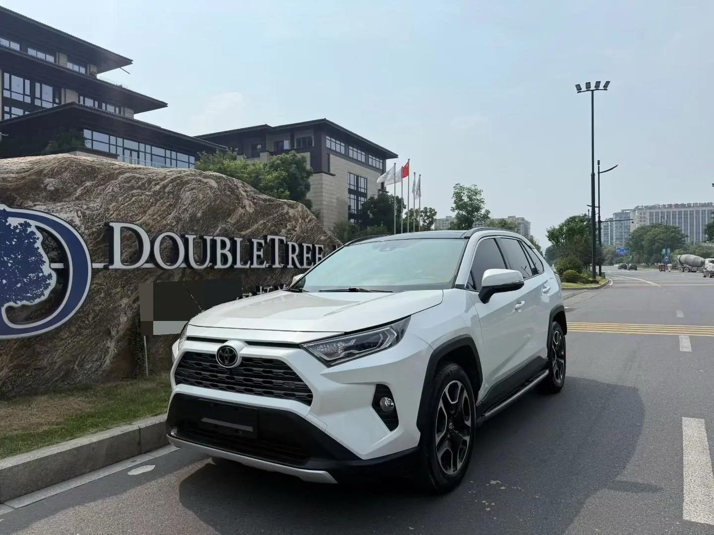 RAV4 Rongfeng 2020 2.0L CVT Four-wheel Drive Fashion PLUS Edition