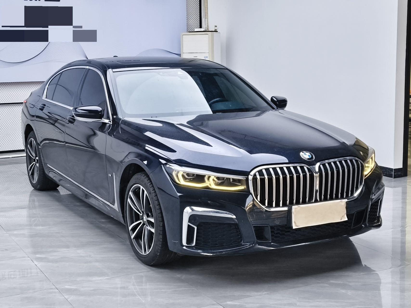 BMW 7 Series 2021 730Li M Sports Suit 3