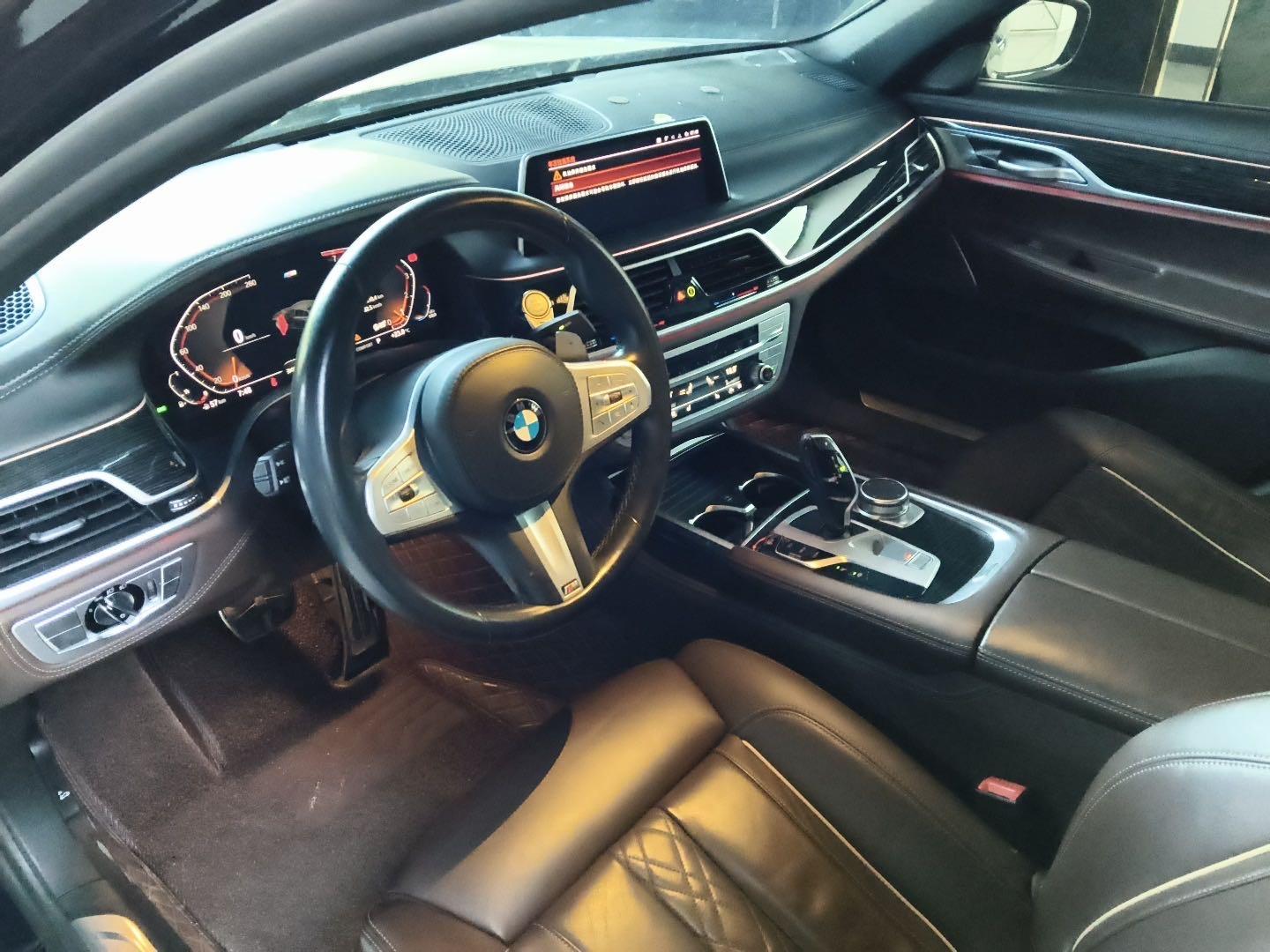 BMW 7 Series 2021 730Li M Sports Suit 4