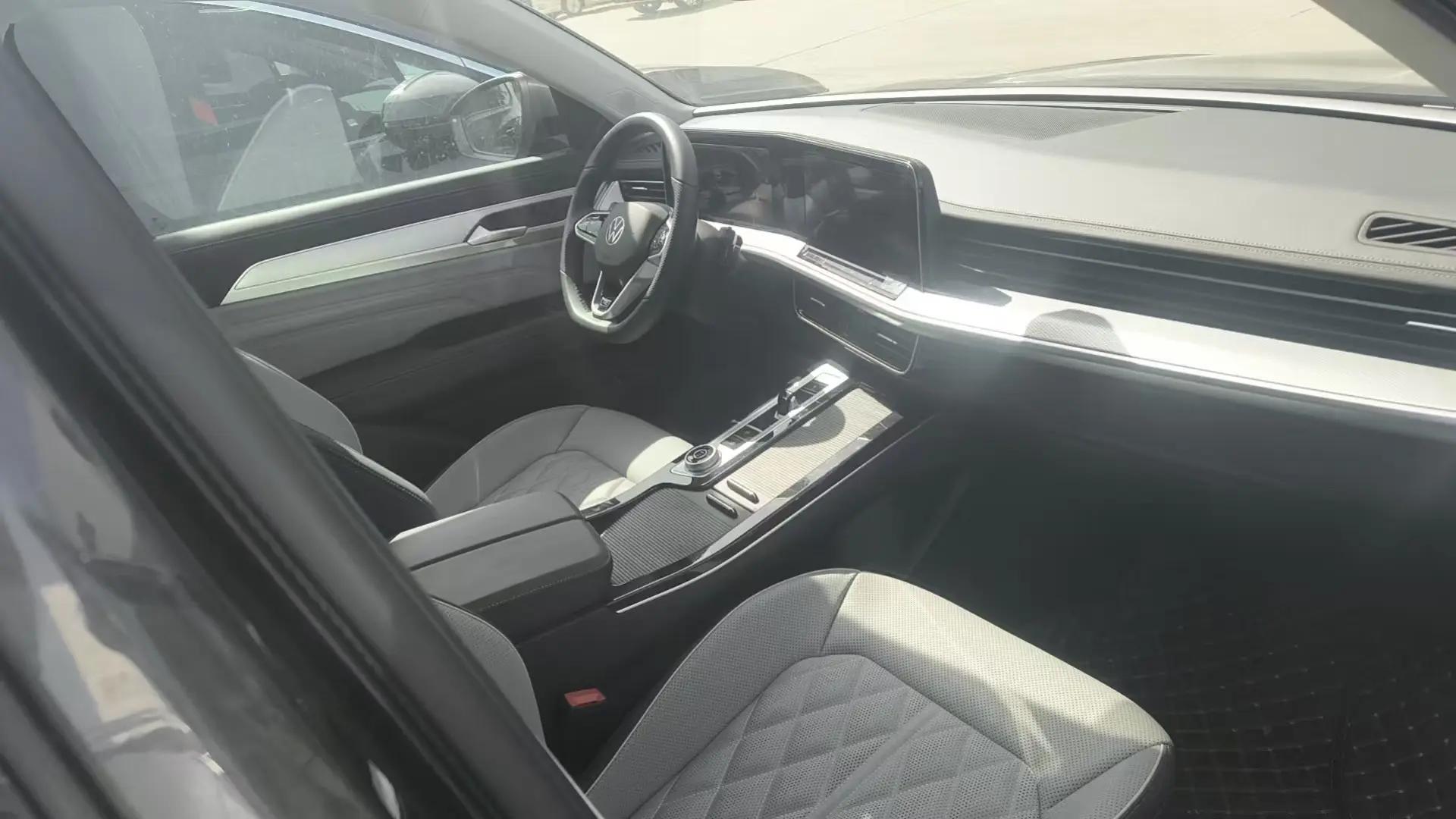 Volkswagen 2024 Teramont R-Line 2.0TSI 380TSI All-Wheel Drive Touring Enjoyment Model Automatic 3