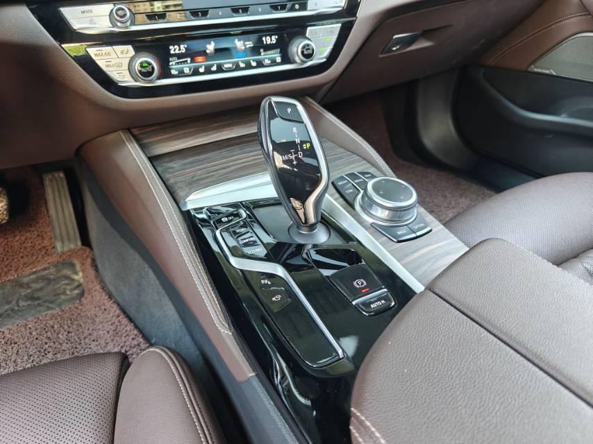BMW 5 Series 2022 Modified 530Li Premium Luxury Suit 15