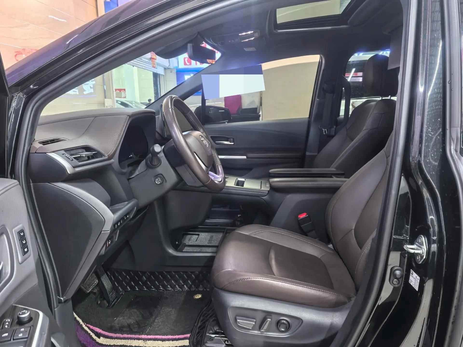 Toyota 2023 Sienna 2.5 CVT Platinum Edition Automatic 2