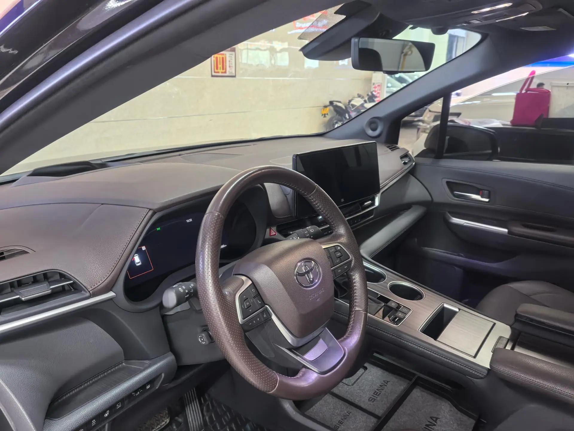 Toyota 2023 Sienna 2.5 CVT Platinum Edition Automatic 5