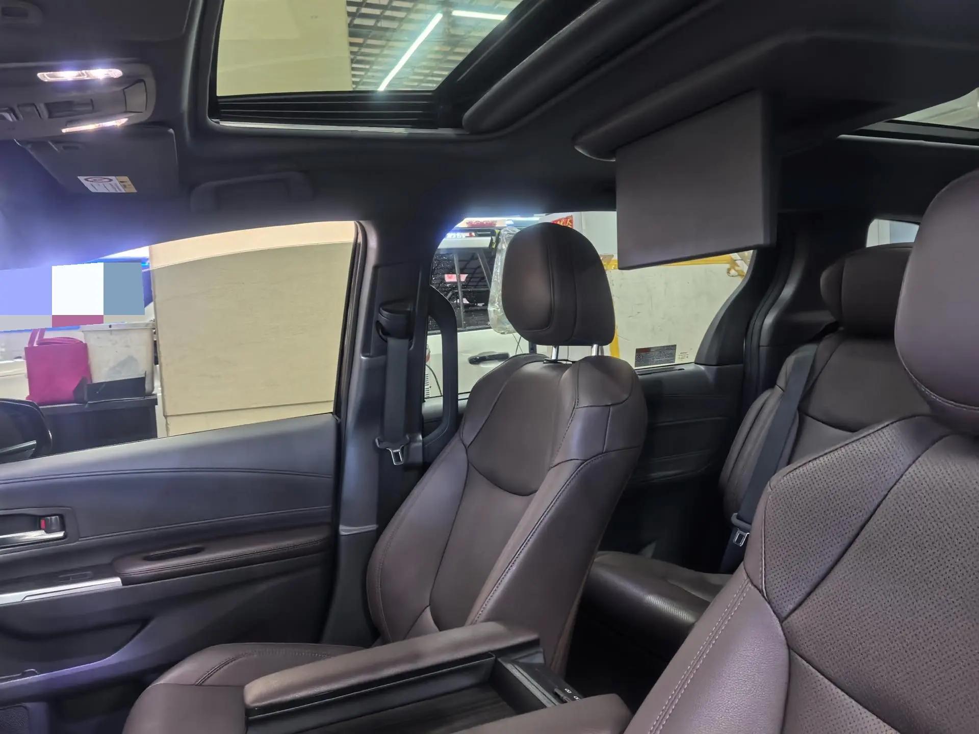 Toyota 2023 Sienna 2.5 CVT Platinum Edition Automatic 6