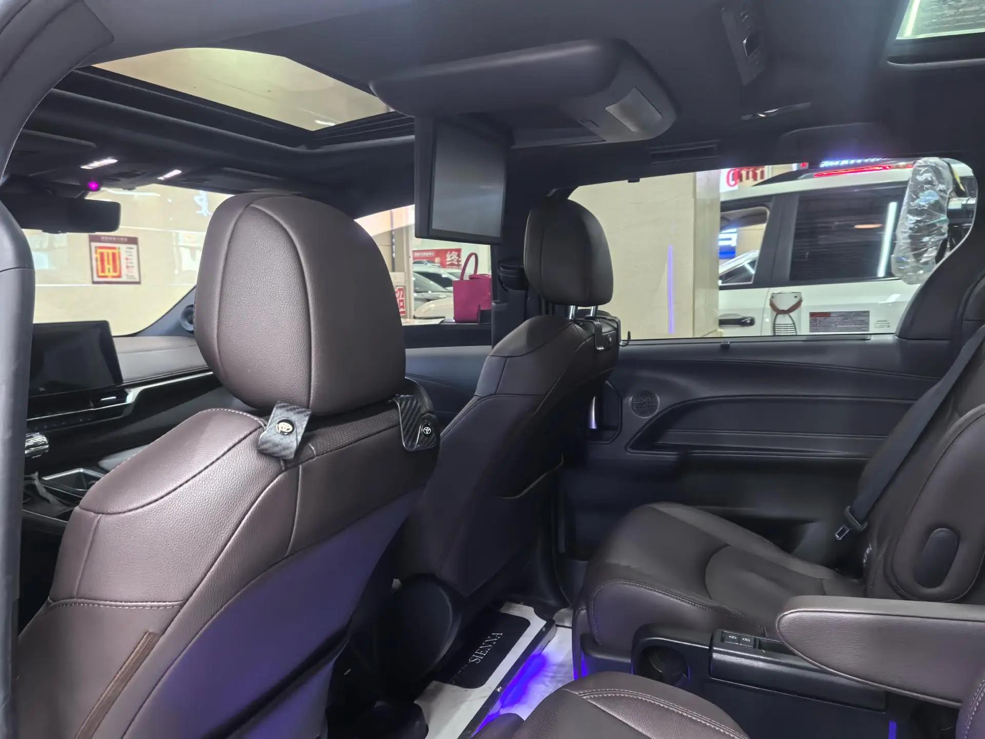 Toyota 2023 Sienna 2.5 CVT Platinum Edition Automatic 7